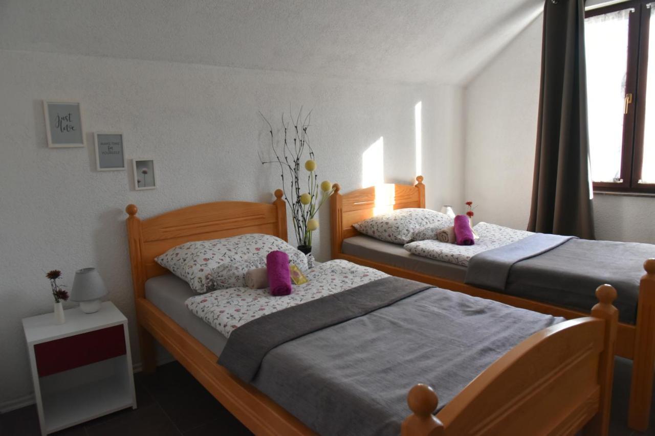 Apartment Bobic Licko Petrovo Selo 외부 사진