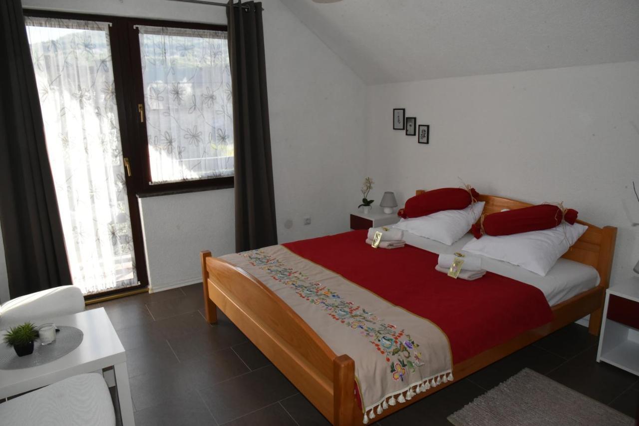 Apartment Bobic Licko Petrovo Selo 외부 사진