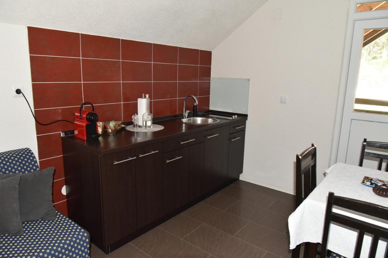 Apartment Bobic Licko Petrovo Selo 외부 사진