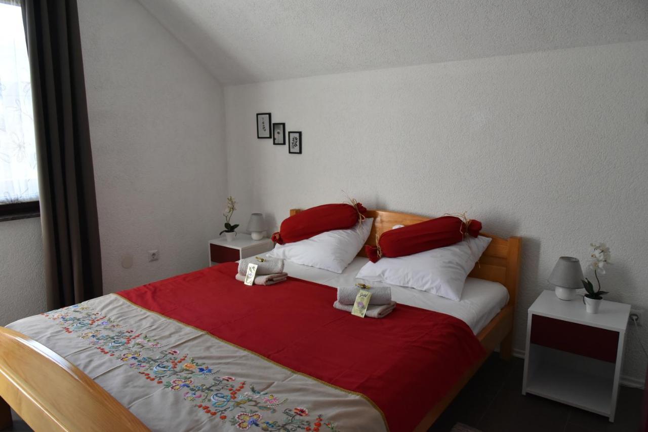 Apartment Bobic Licko Petrovo Selo 외부 사진