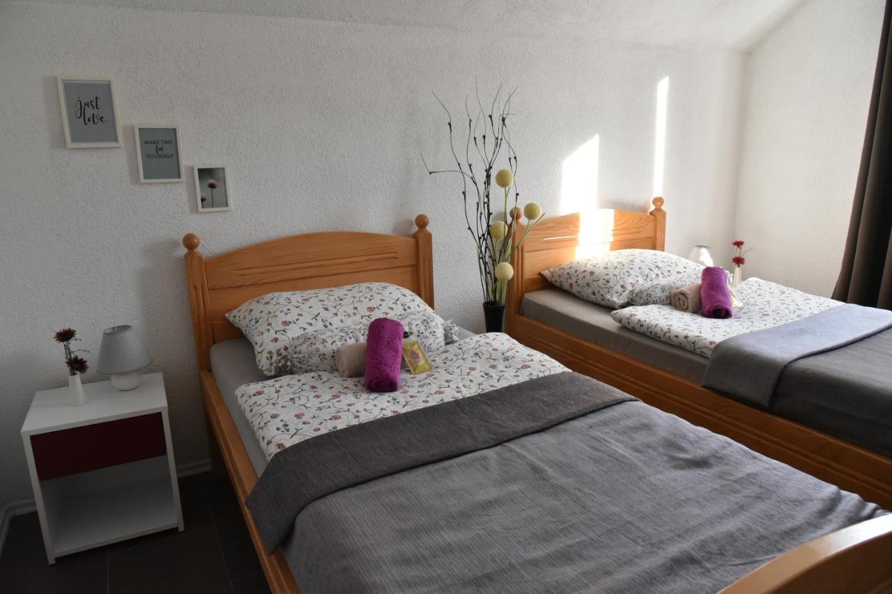 Apartment Bobic Licko Petrovo Selo 외부 사진